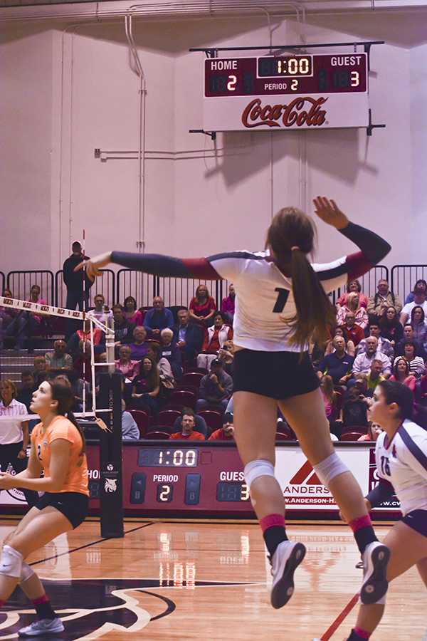 Sports: Wildcats sweep Yellow Jackets 25-17, 25-10, 25-23; Hanses finishes with match-high 11 kills