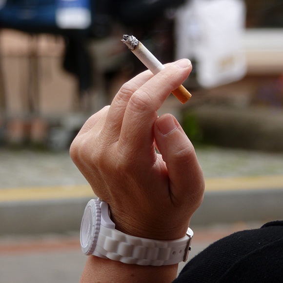 Woman_smoking_a_cigarette