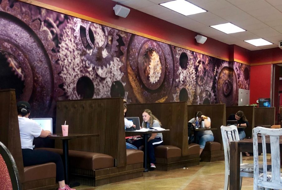 The 1891 Bistro stays open 24 hours a day to CWU students. The environment lets students relax while study-
ing or socializing.