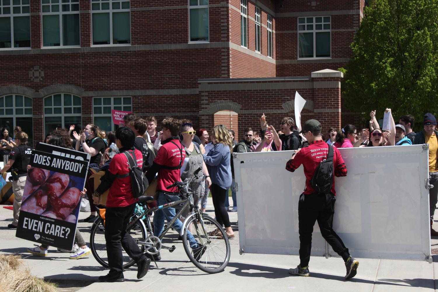 Anti-abortion+and+abortion-rights+protesters+gathered+in+opposition+on+campus