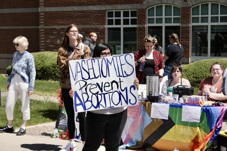 Anti-abortion and abortion-rights protesters gathered in opposition on campus