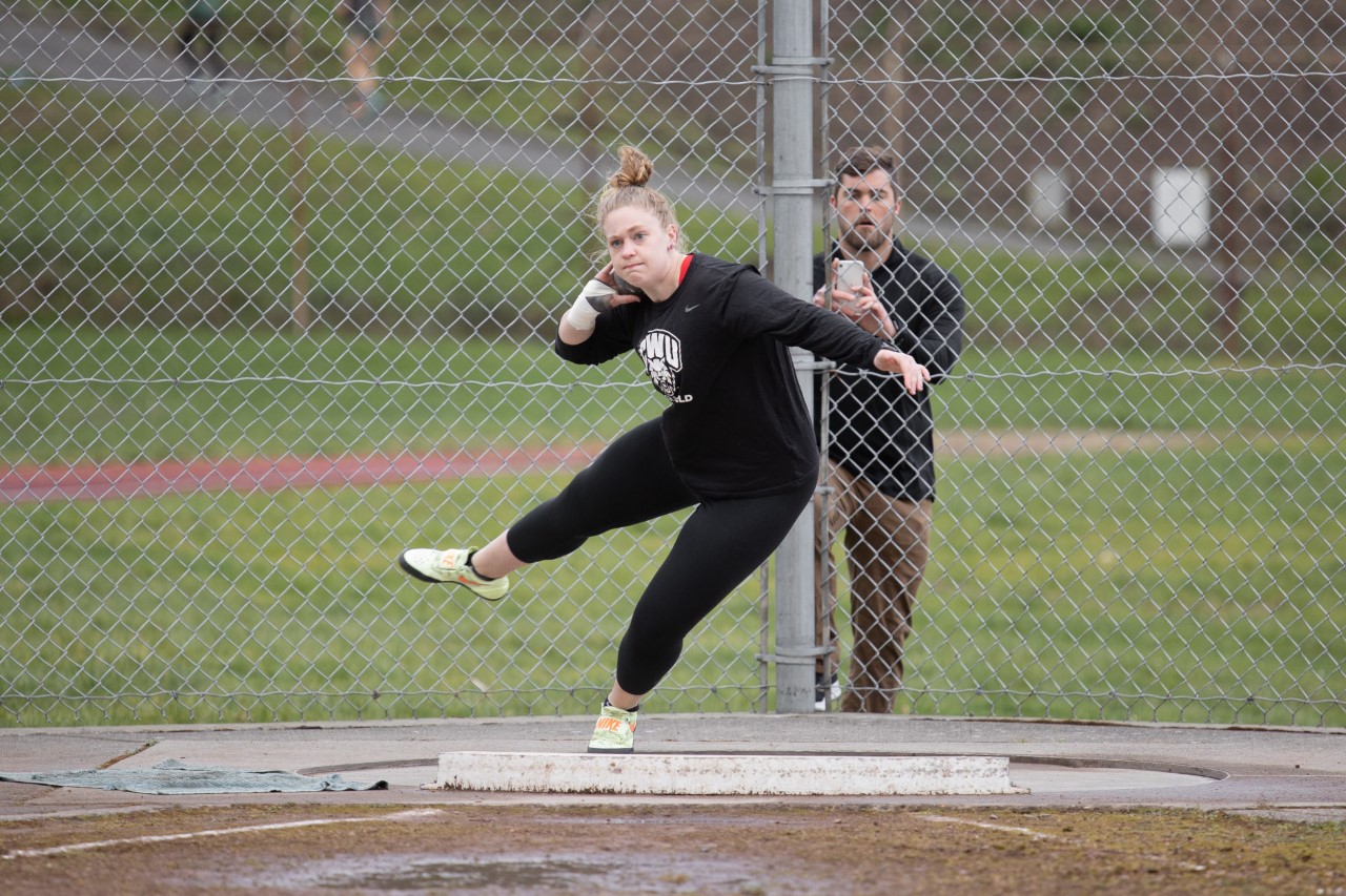 Avery+Fisk+defends+her+discus+title