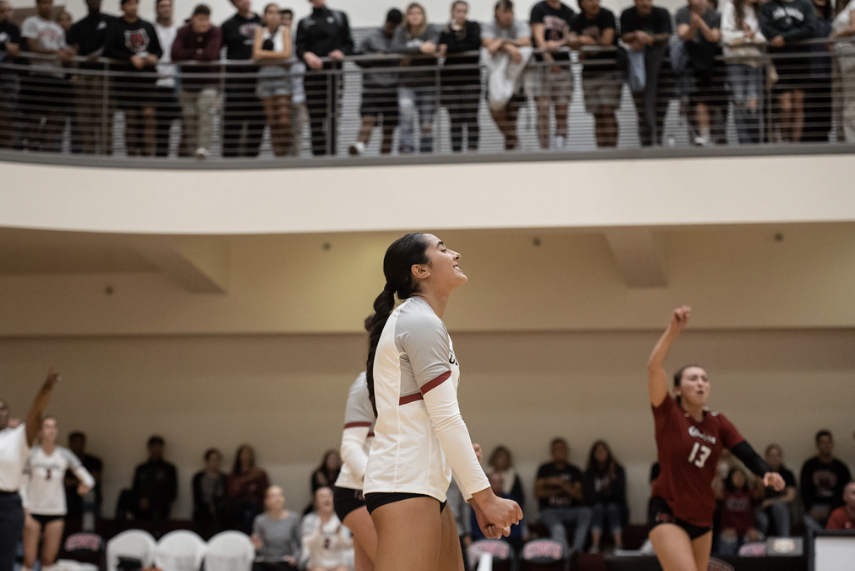 Tia Andaya surrounded by CWU audience members in the SURC. Photo by Jacob Thompson / Thompson Sports Photos