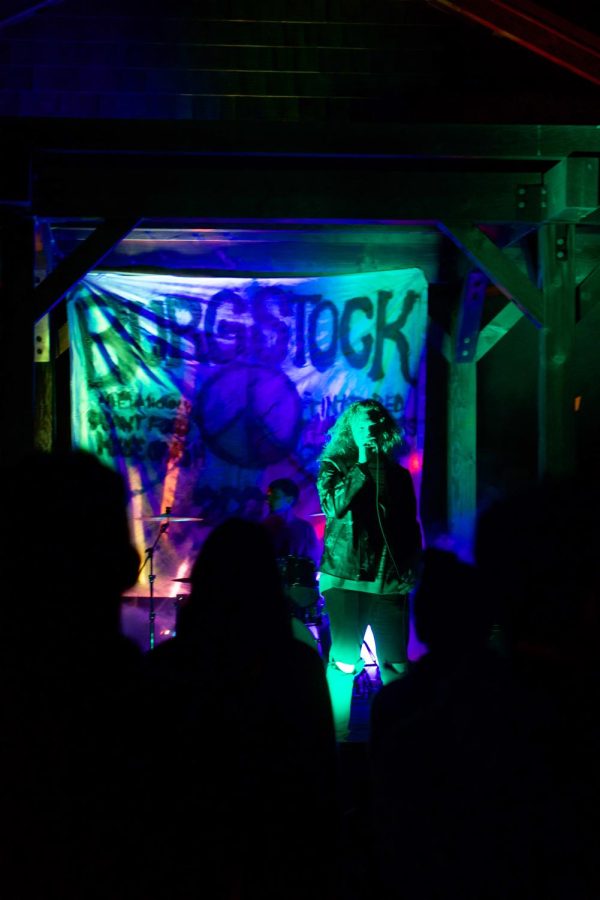 Cigman Fraud frontman Andrew Parker takes the Burgstock stage. 