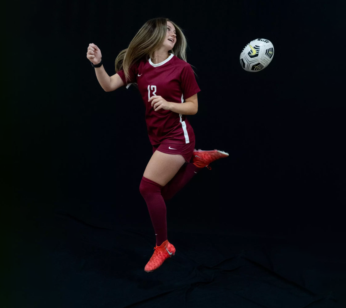 Jordan Bartlow kicking ball. (Photo courtesy Andy Guerrero Sports Media)