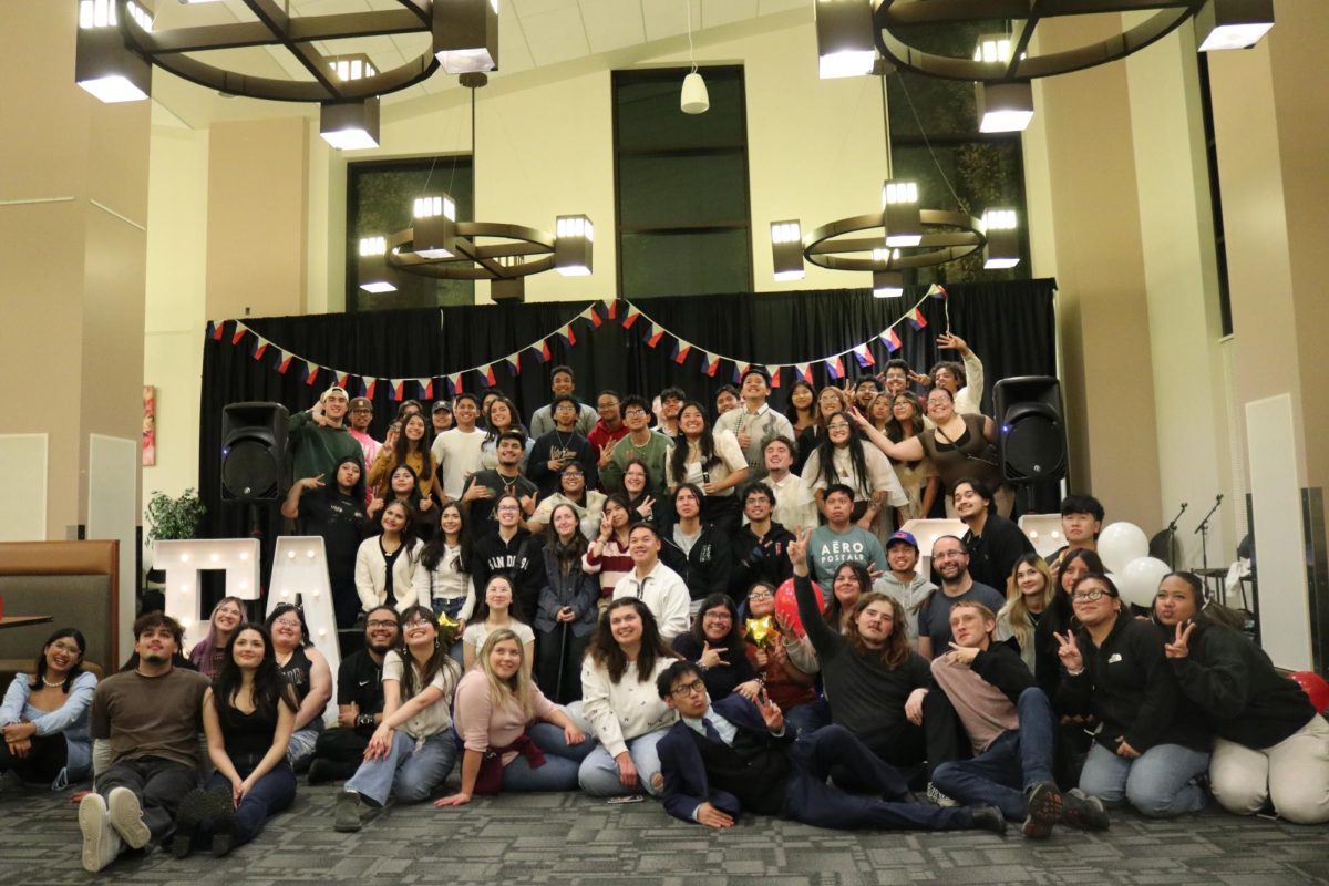 Group photo of everyone who stayed for the entertainment portion of Mabuhay. 
