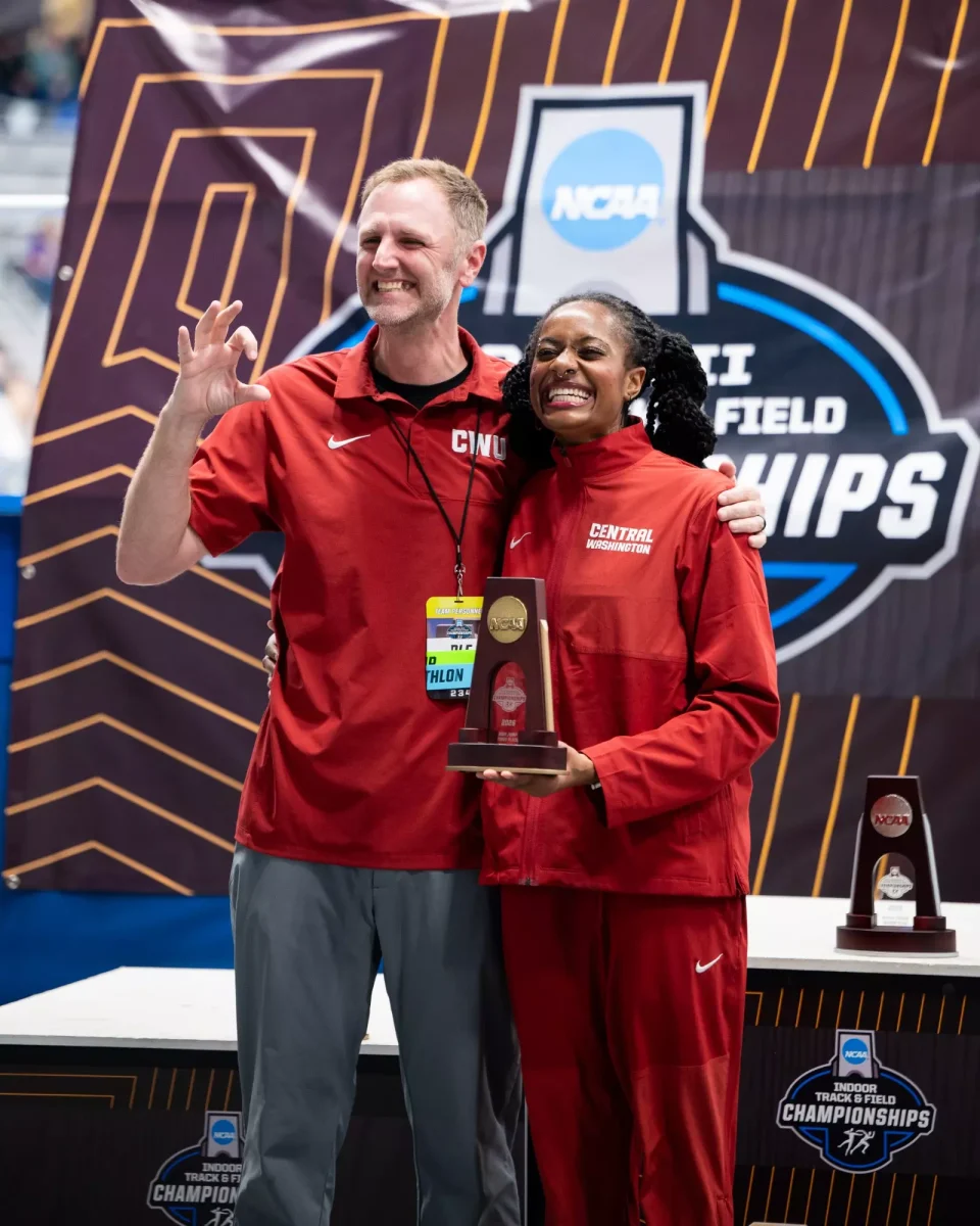 Emy Ntekpere with an award.